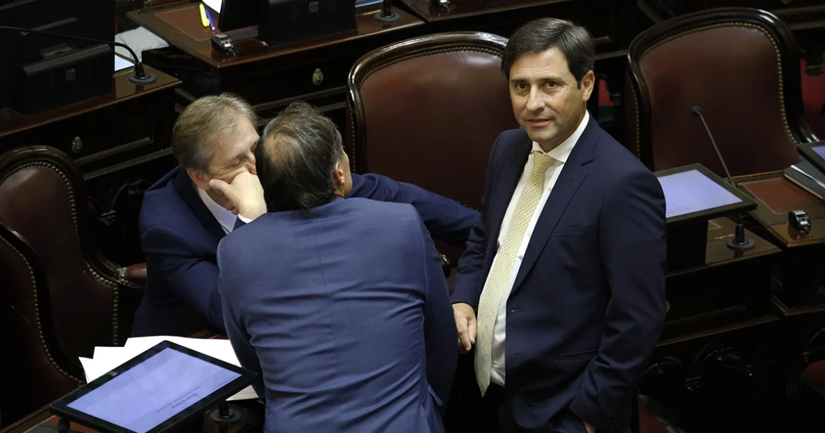 La remoción de Adorni en el Senado genera reacciones entre los dirigentes del PRO en La Plata