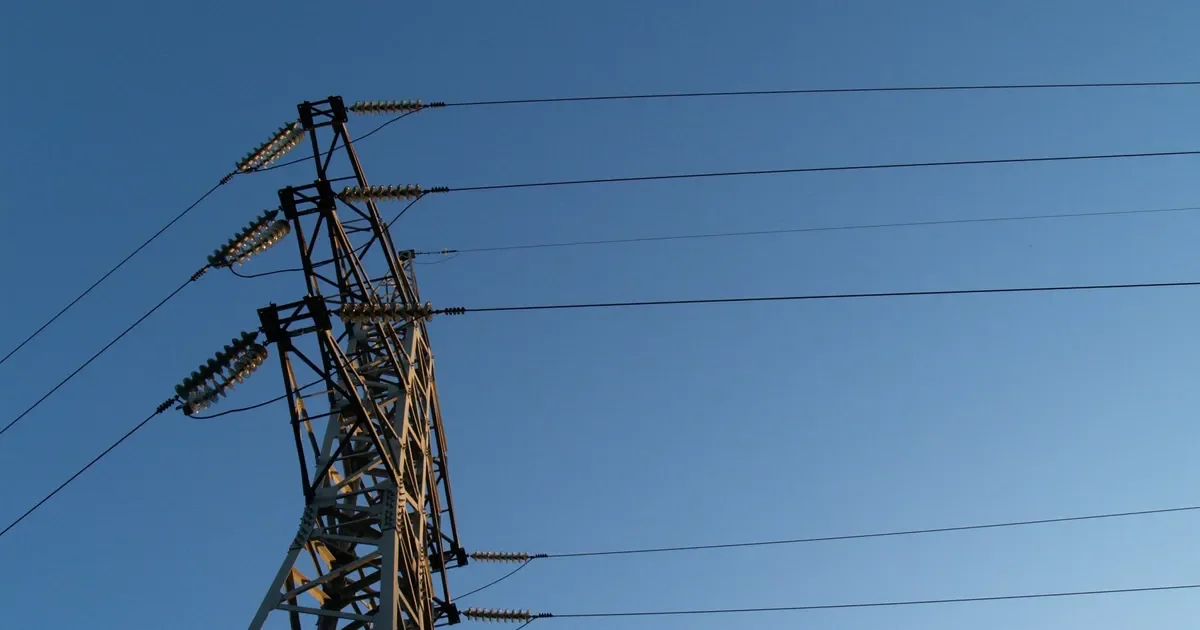 La revisión de tarifas de luz impactará a los usuarios de Ensenada y La Plata