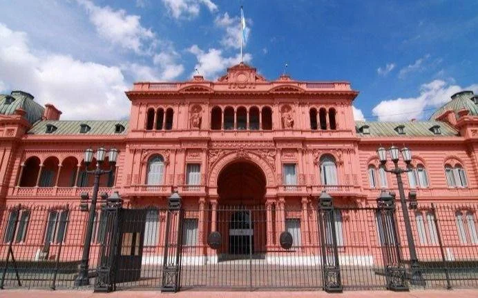 La Rosada alberga reunión clave para definir estrategias políticas en La Plata