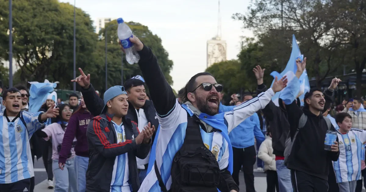 La Scaloneta no mejora la percepción de Milei entre los argentinos, según estudio reciente