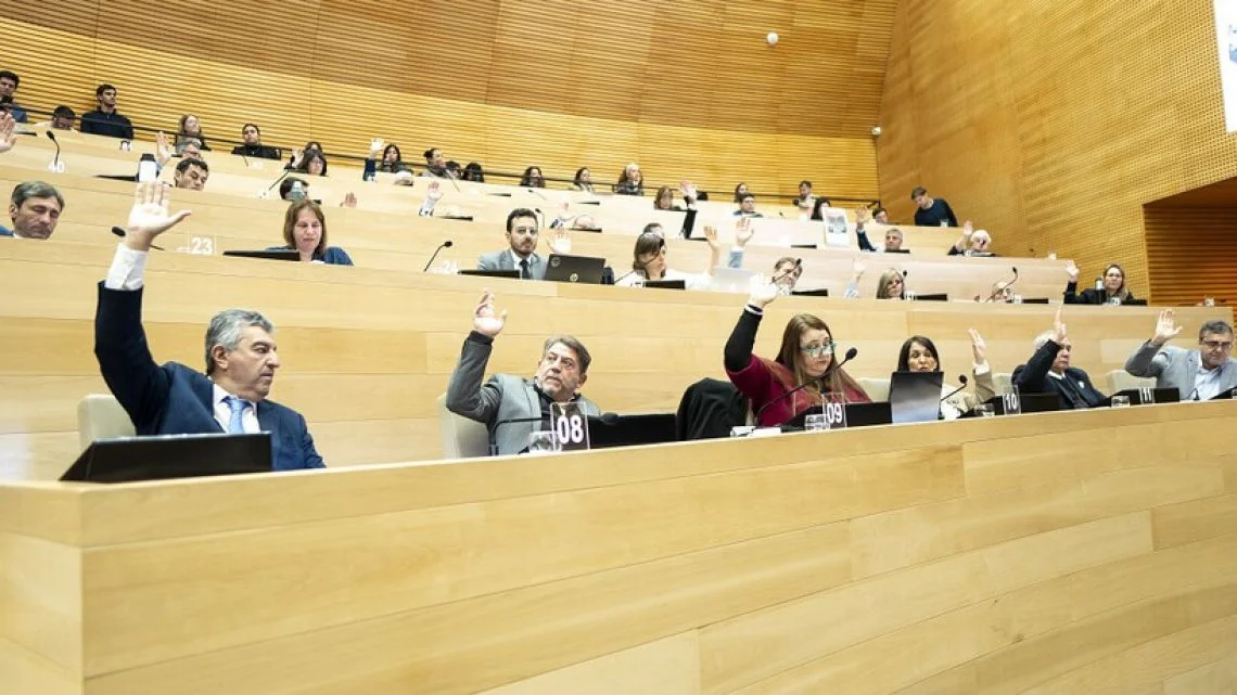 La tensión política se intensifica en La Plata tras el debate económico entre Milei y Agüero