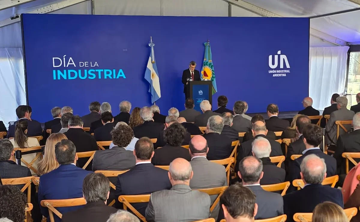 La UIA exige al gobierno de Milei considerar la actividad económica, no solo la inflación