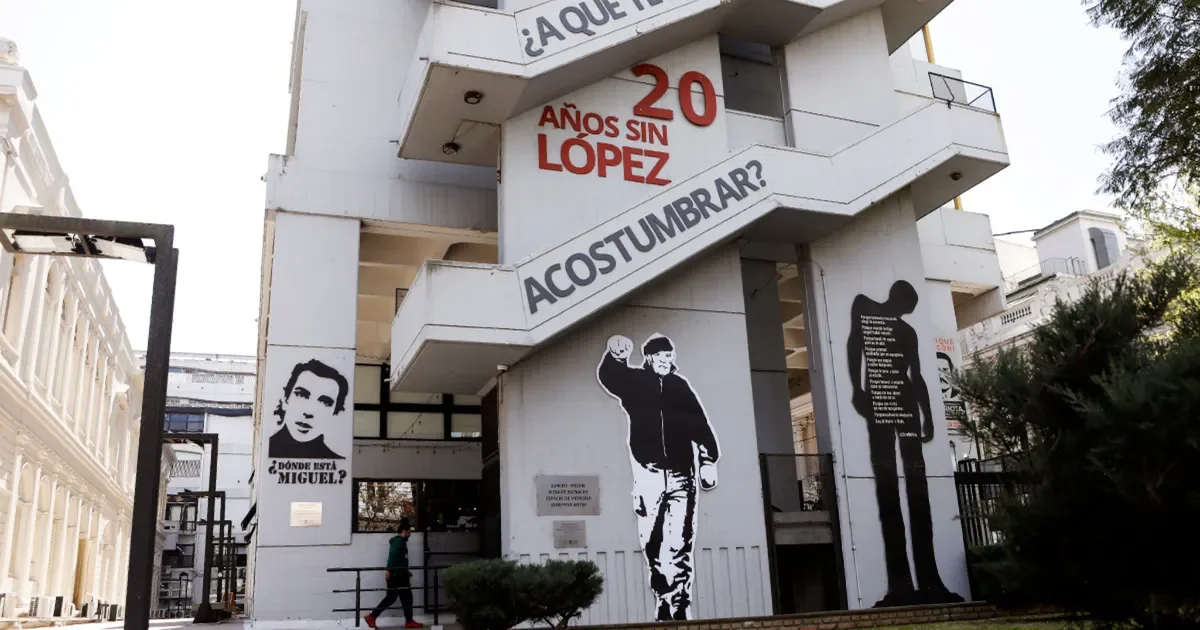 La UNLP recuerda a Julio López con un renovado compromiso en su memoria tras dos décadas
