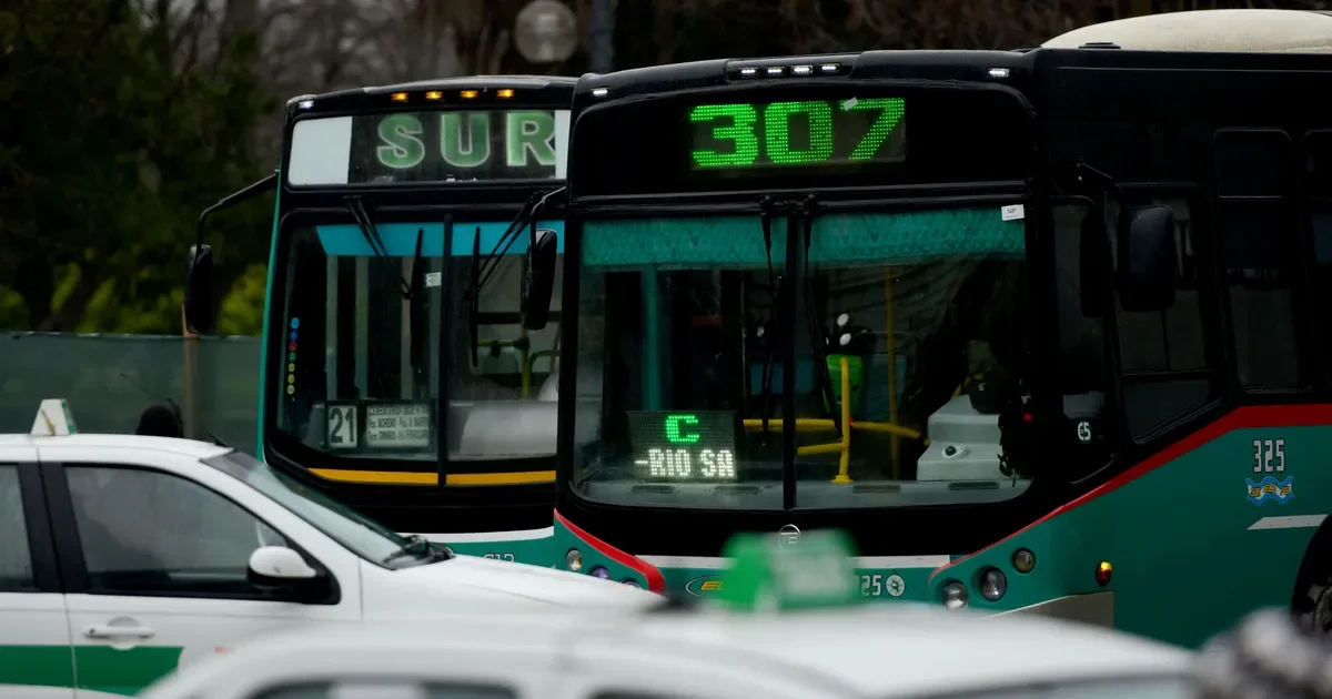 La UTA amenaza con paro de micros: empresarios deben resolver hoy para evitar caos en el transporte