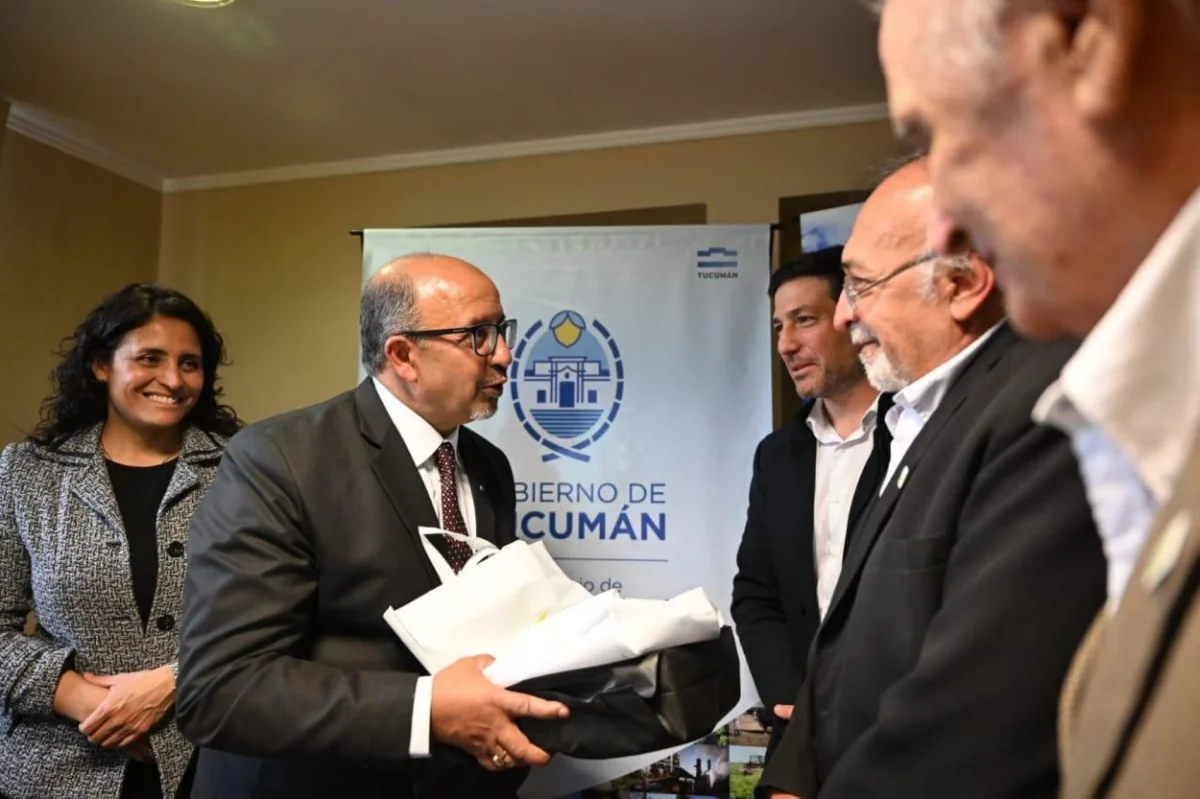 La visita del embajador de la India al Ipaat impulsa la política sucroalcoholera en La Plata