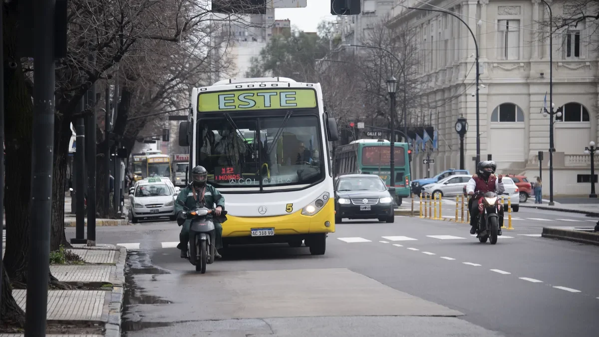 Las empresas que buscan mejorar el transporte público en La Plata presentan sus propuestas.