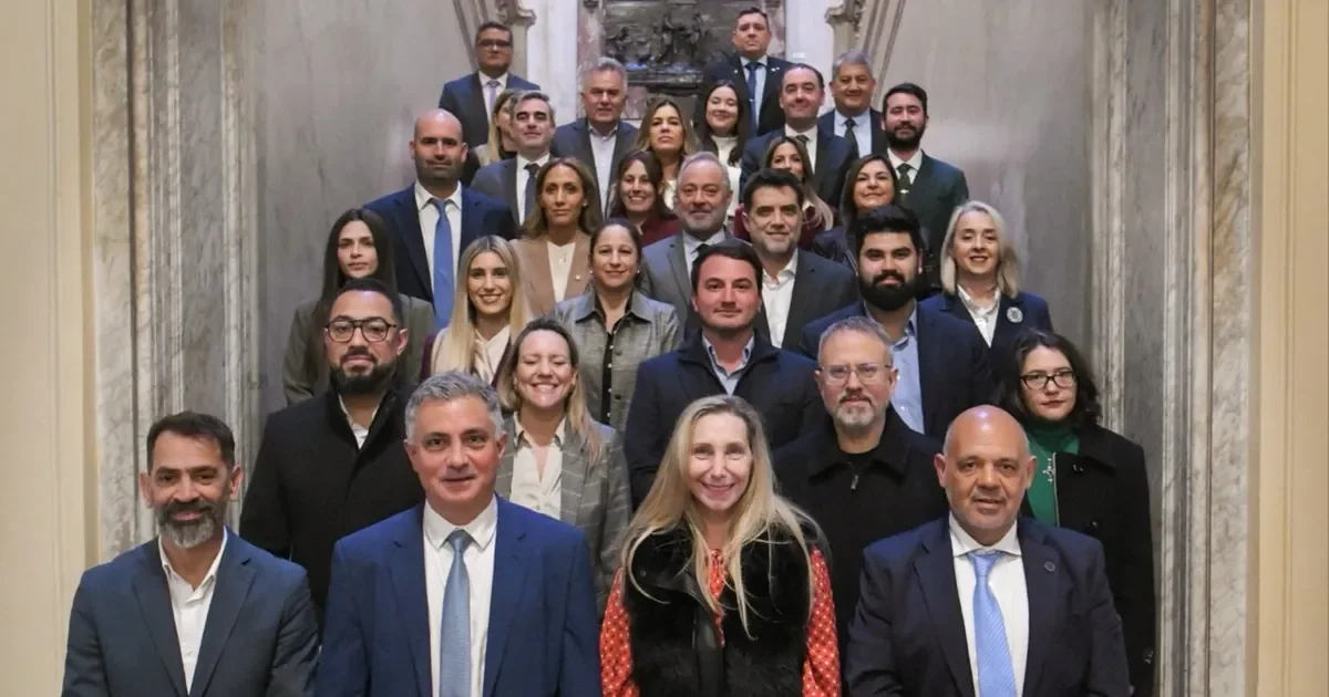 Legisladores platenses destacan en la cumbre con Karina Milei, generando expectativas en la política local