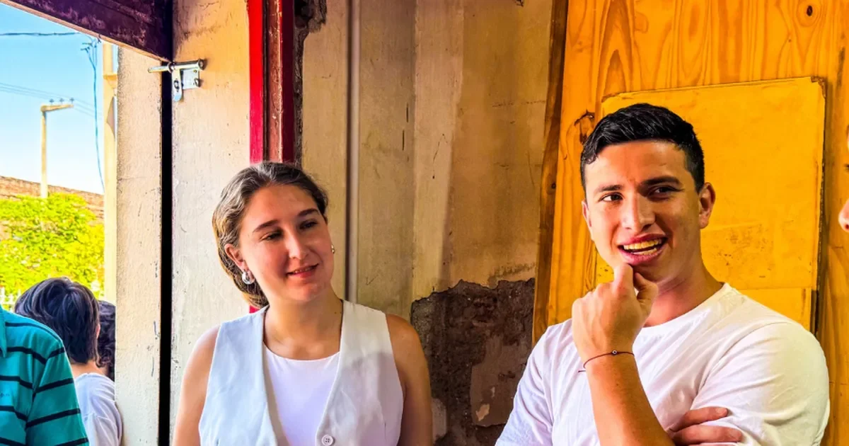 Llaryora lanza estrategia digital en medio de la disputa política con Milei