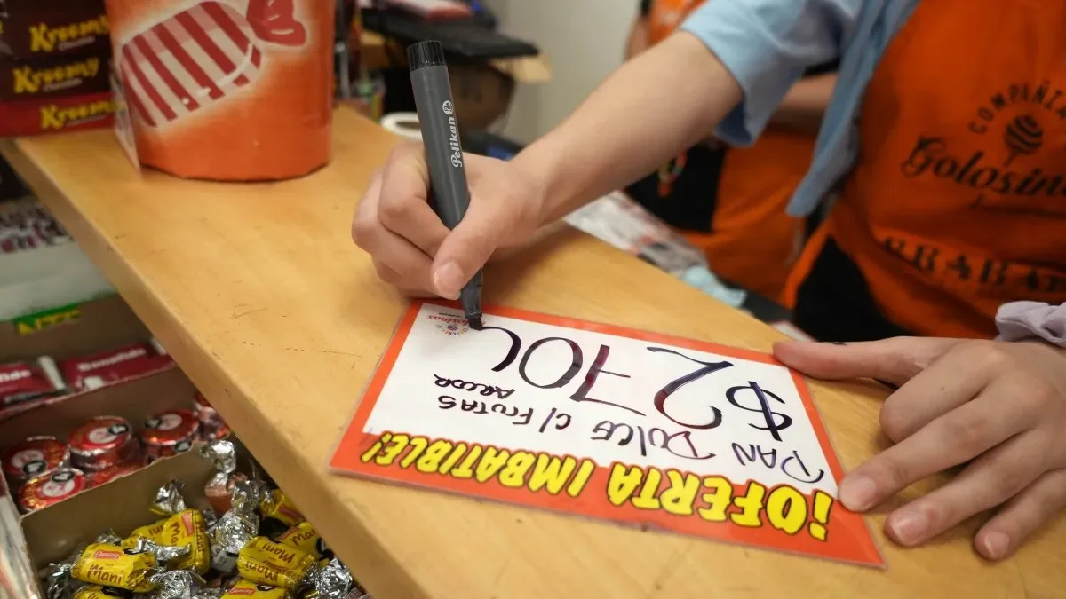 Los comerciantes de Ensenada enfrentan incertidumbre por la fluctuación de precios en el mercado.