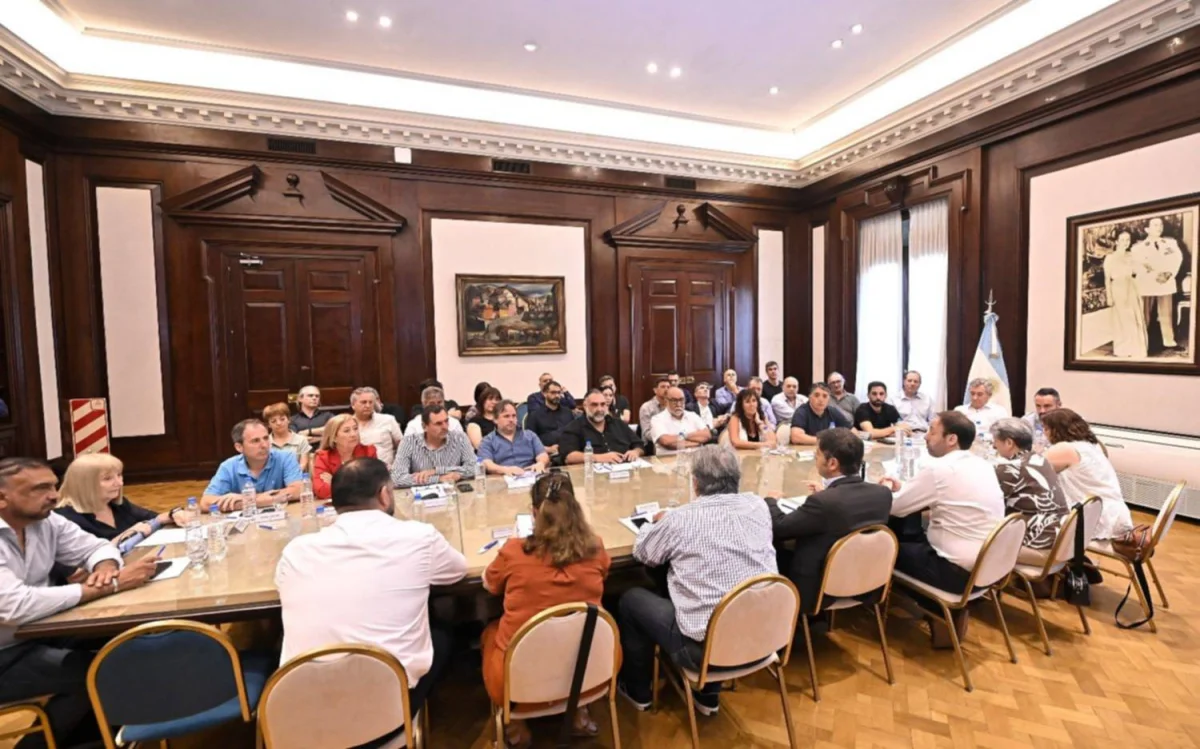 Los docentes y estatales de la Provincia se preparan para negociaciones cruciales esta semana