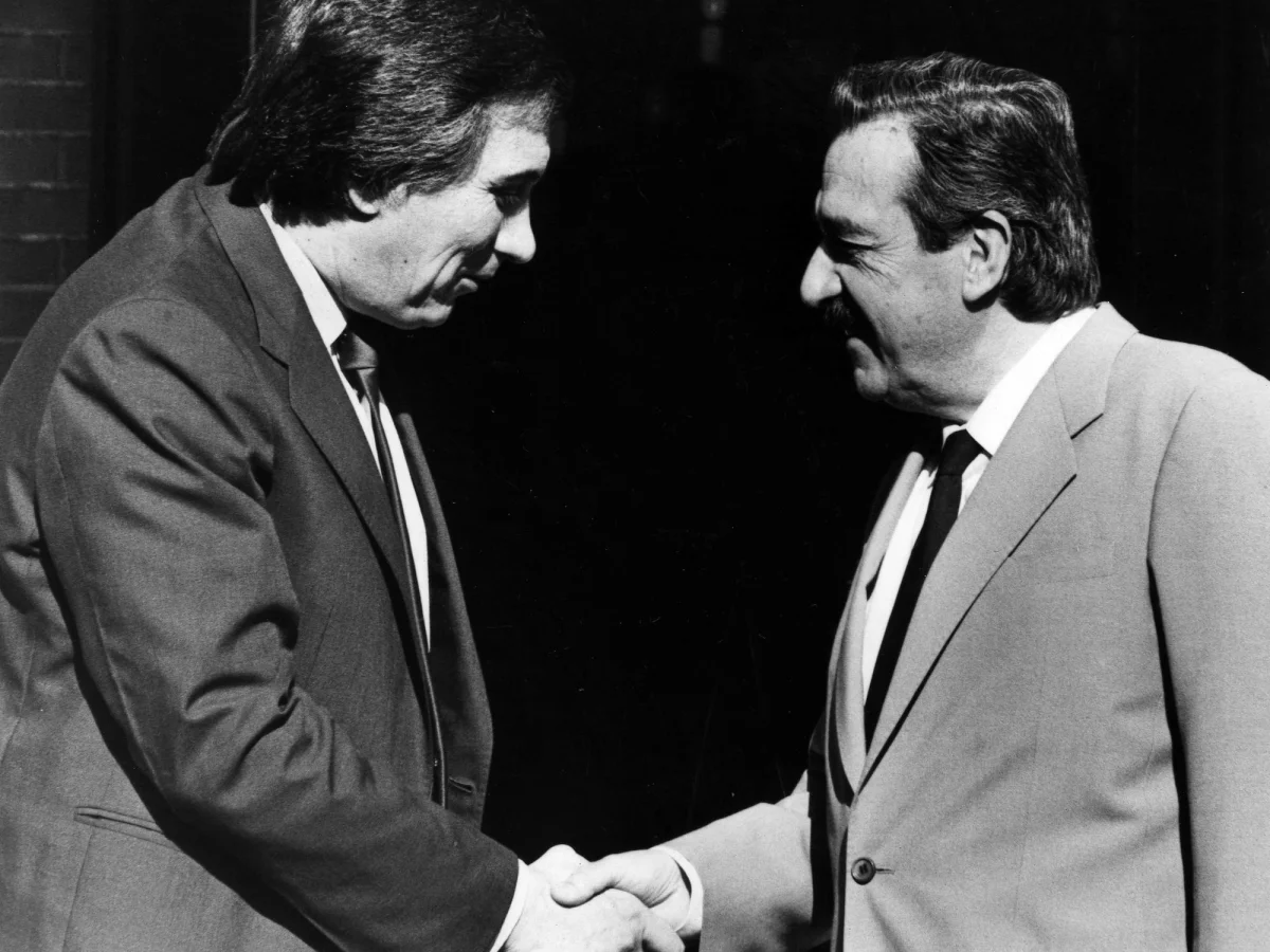 Los enfrentamientos retóricos entre Alfonsín y Ubaldini marcan la política local en La Plata