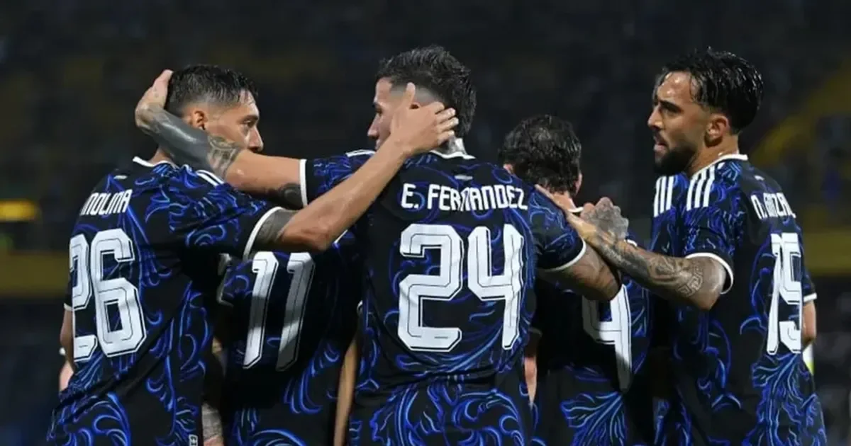 Los hinchas de Ensenada se preparan para alentar a la Selección argentina contra Jordania