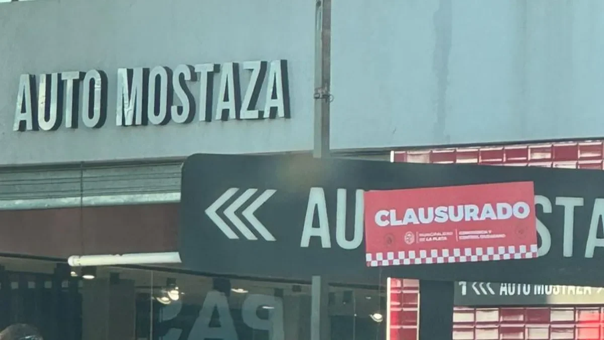 Los vecinos de Camino Centenario preocupados por la clausura de Mostaza y su impacto en la zona