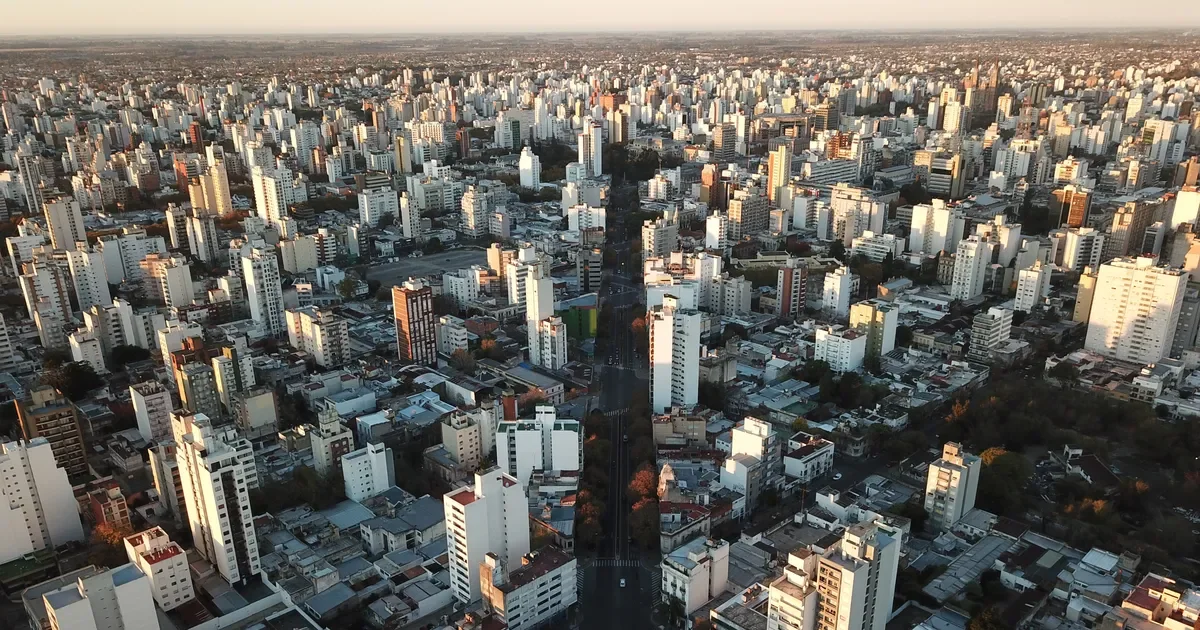 Los vecinos de La Plata elevan sus reclamos: el transporte y la limpieza, entre las principales quejas.