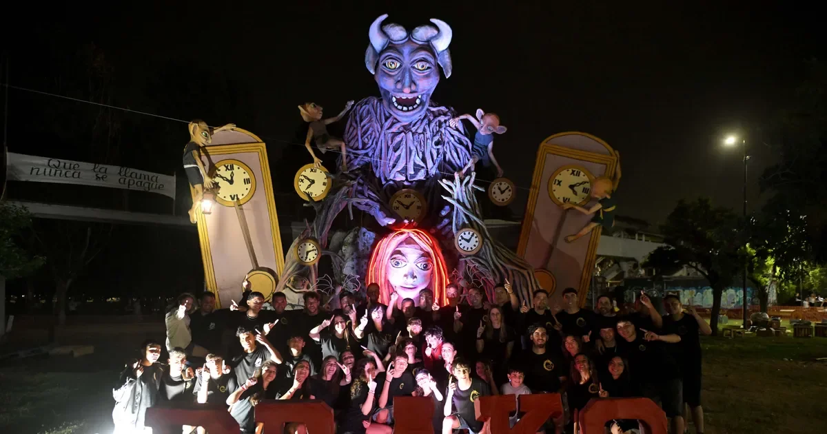 Los vecinos de La Plata eligen sus muñecos de fin de año: premios para los más votados