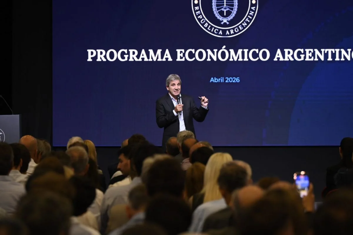 Luis Caputo desata polémica con sus declaraciones sobre la devaluación en el país