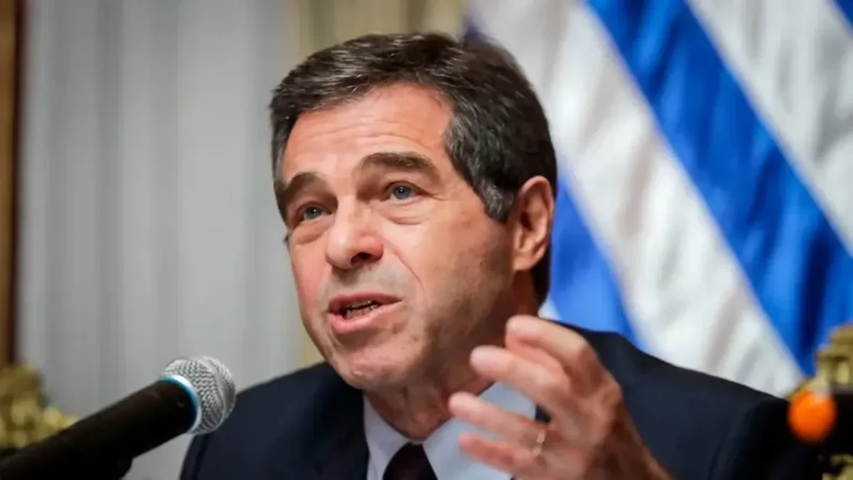 Luis Caputo suma un economista uruguayo al equipo del Ministerio de Economía