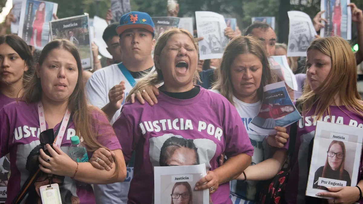 Marcha en La Plata: familiares de Eugenia Carril demandan justicia en el centro de la ciudad