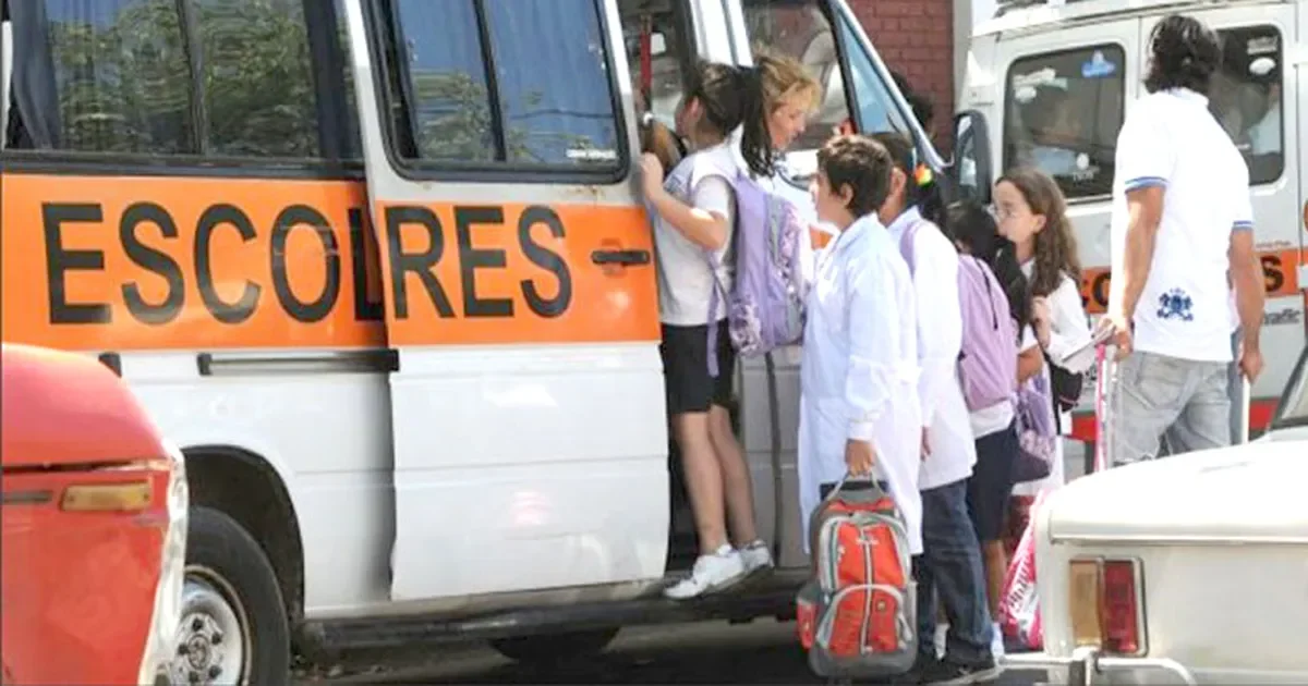 Más de 200 estudiantes de La Plata se quedan sin clases por problemas de transporte escolar