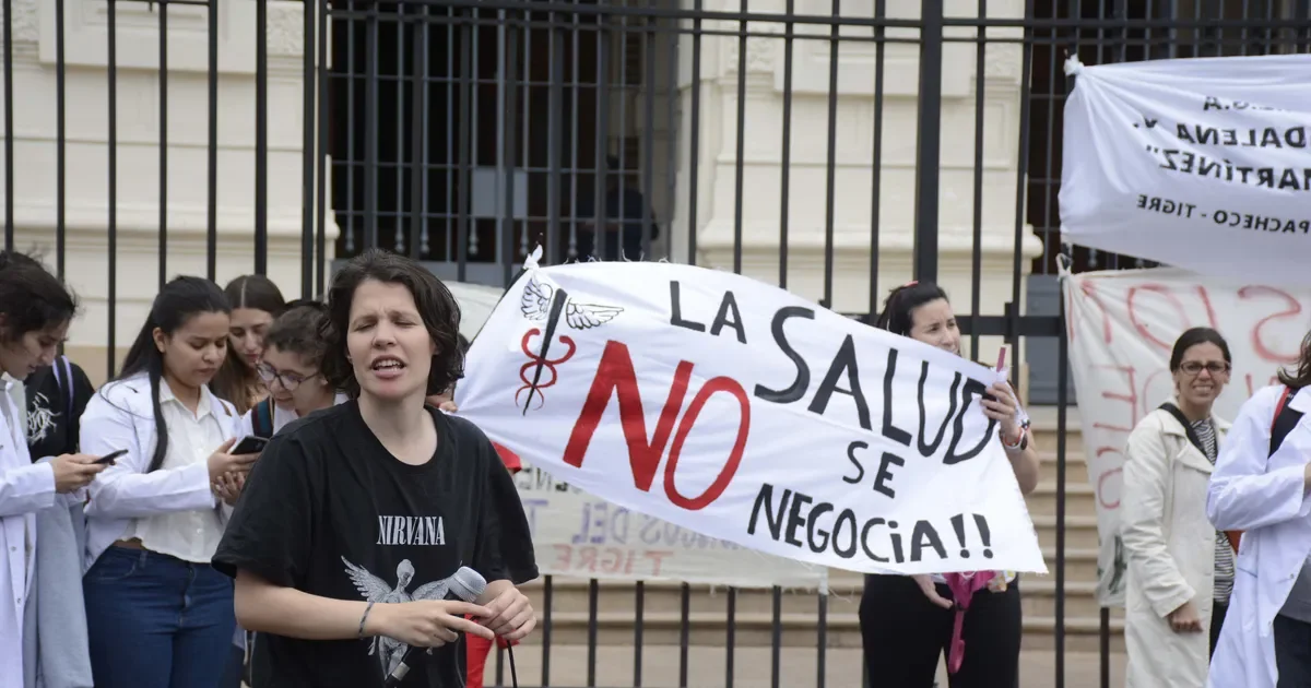 Médicos de La Plata en pie de lucha: reclaman reabrir paritarias por salarios atrasados