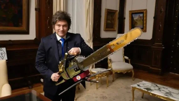 Milei enfrenta a los trabajadores: tensiones políticas en el futuro del país