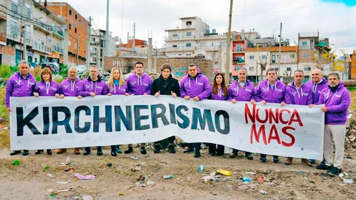Milei lidera el voto pro mercado en La Plata, Bullrich queda relegada según encuesta.