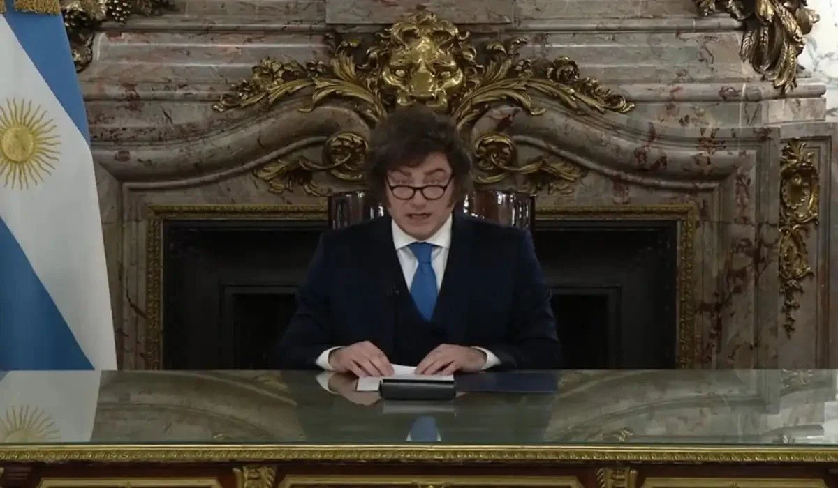 Milei mantiene su postura económica rígida ante elecciones y desafía a la oposición