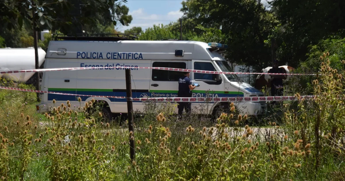 Misteriosa muerte de un hombre en Berisso: hallazgo junto a un arroyo genera alarma en la comunidad