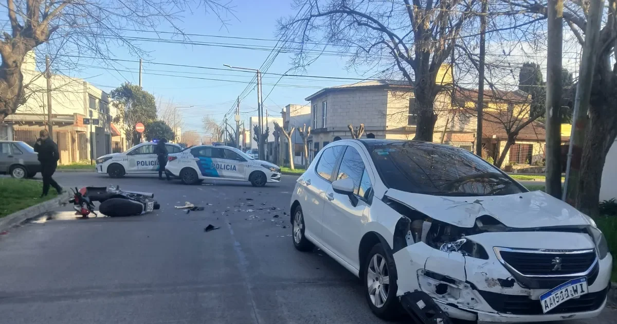 Motociclista de 22 años en estado crítico tras choque en San Carlos