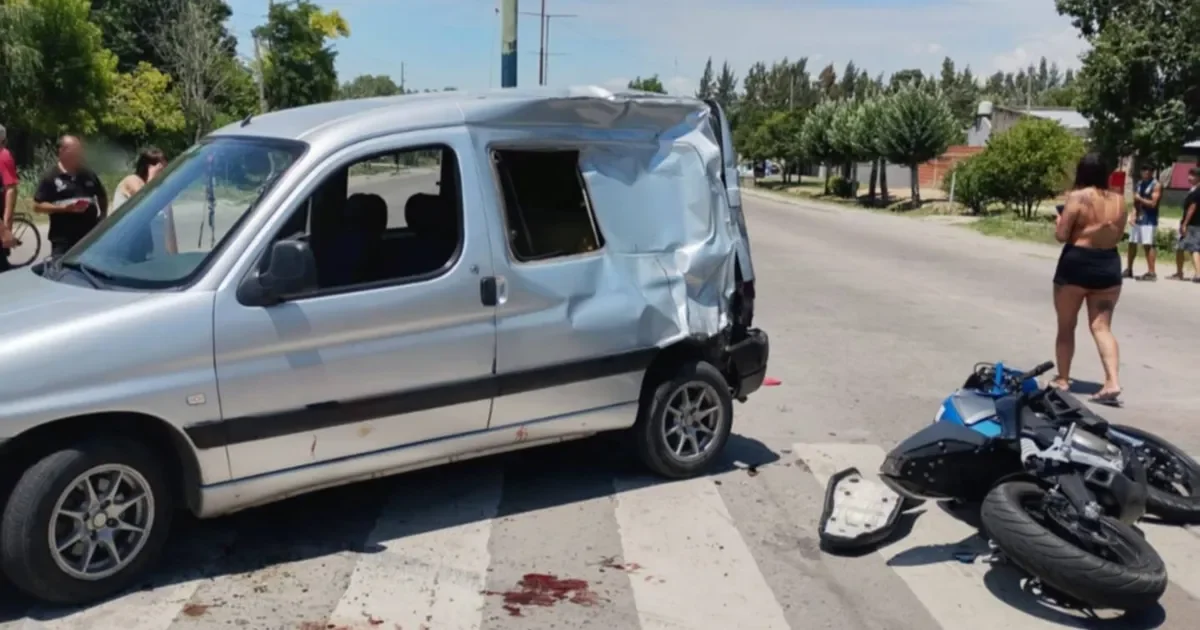 Motociclista grave tras colisión con camioneta en La Plata: vecinos preocupados por la seguridad vial