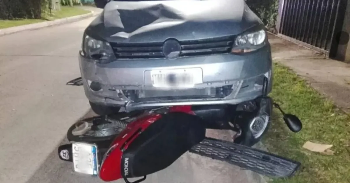 Motociclista herida en La Plata: intervención médica tras un grave accidente vial