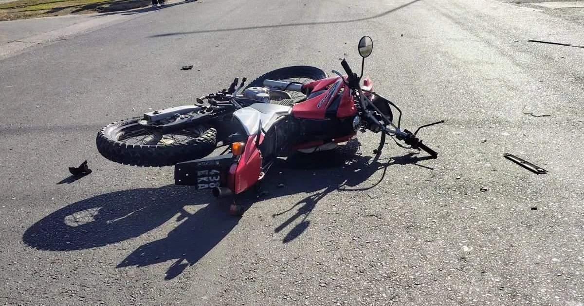 Motociclista herido en Ensenada: colisión con auto genera alarma en la zona