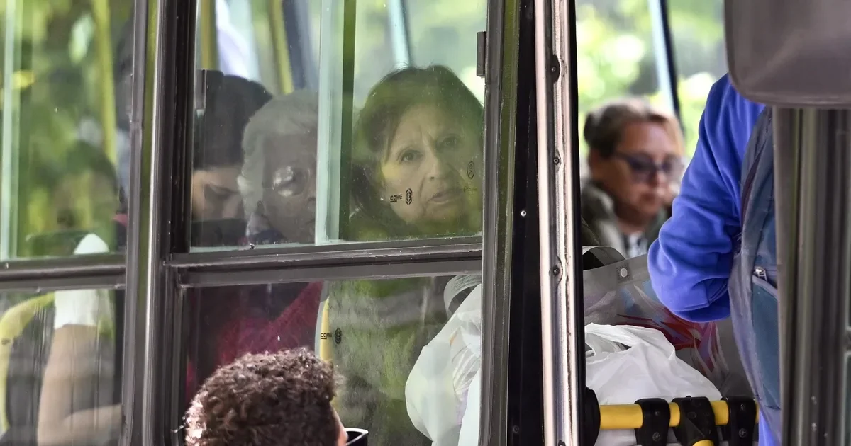 Mujeres en La Plata prefieren el micro: un cambio en los hábitos de viaje locales