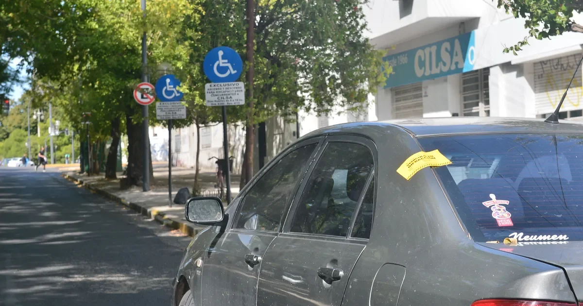 Multas de tránsito en La Plata se elevan: nuevos valores impactan a los conductores desde hoy.