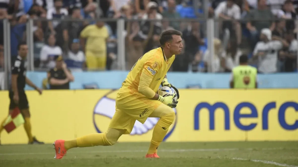 Muslera critica la falta de eficacia en ataque: "Regalamos oportunidades clave