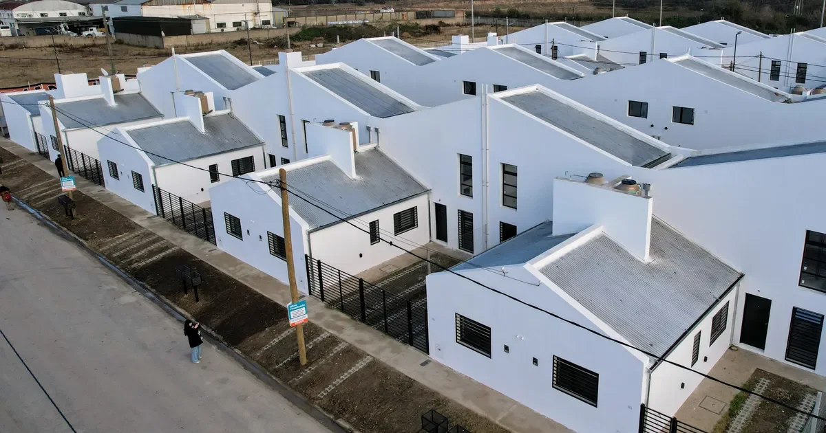 Nuevas reglas para acceder a viviendas sociales impactan a barrios populares en La Plata