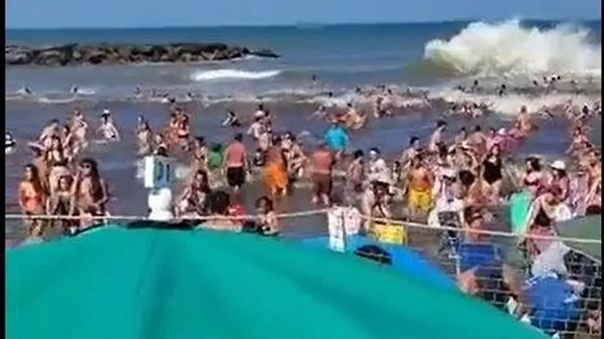 Ola gigante en la Costa Atlántica deja a 35 heridos y un fallecido en la playa