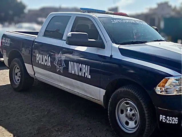 Olvida agente municipal de Ensenada su arma de cargo en un baño de restaurante - Semanario ZETA