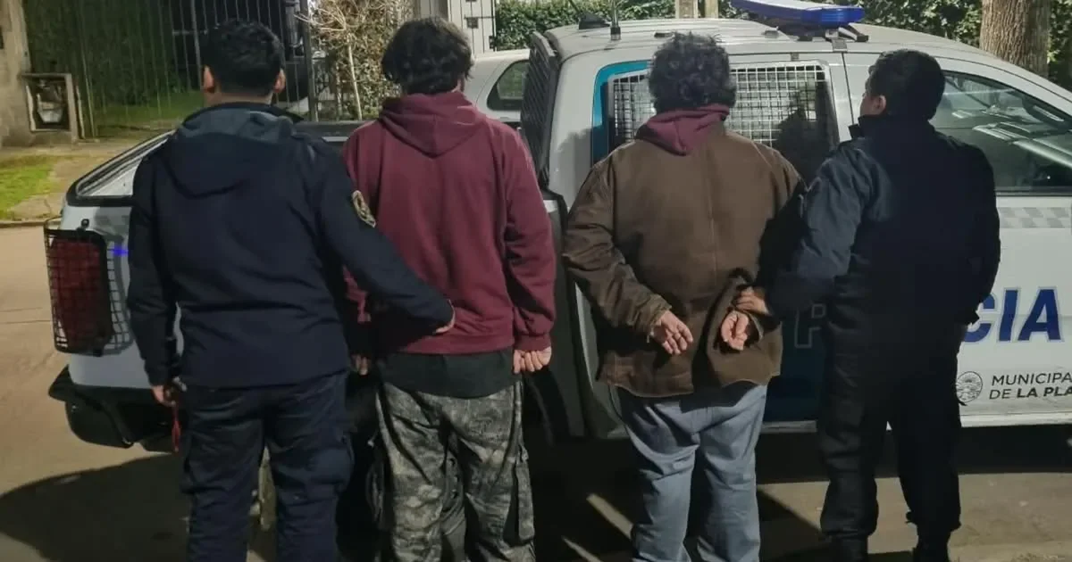 Operativo en City Bell: dos detenidos con 235 gramos de marihuana en camioneta