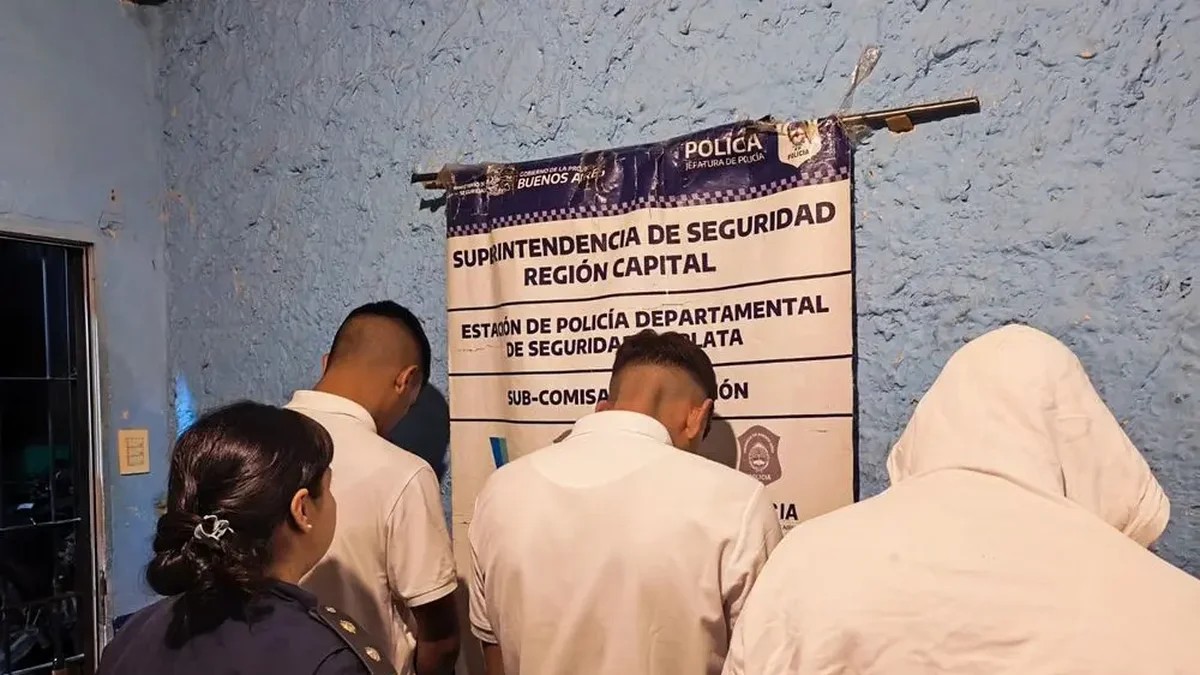Operativo policial en La Plata: tres detenidos tras un atraco en moto
