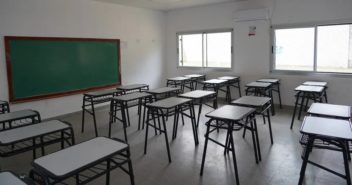 Padres de La Plata preocupados: alerta tardía tras ingreso de un alumno armado al colegio