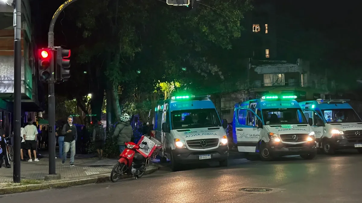 Pánico y evacuaciones en el centro de La Plata tras un incendio que dejó heridos