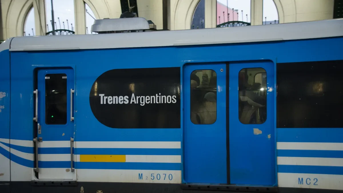 Pasajeros de La Plata enfrentan otro domingo sin trenes por trabajos en la vía