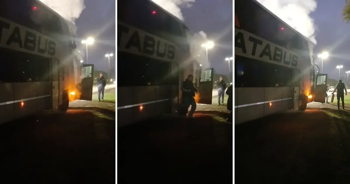 Pasajeros varados en la ruta tras incendio de un micro en camino a La Plata