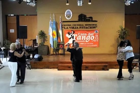 Patio de Tango el domingo en la ciudad