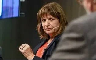 Patricia Bullrich intenta mantener la lealtad en un oficialismo dividido en La Plata