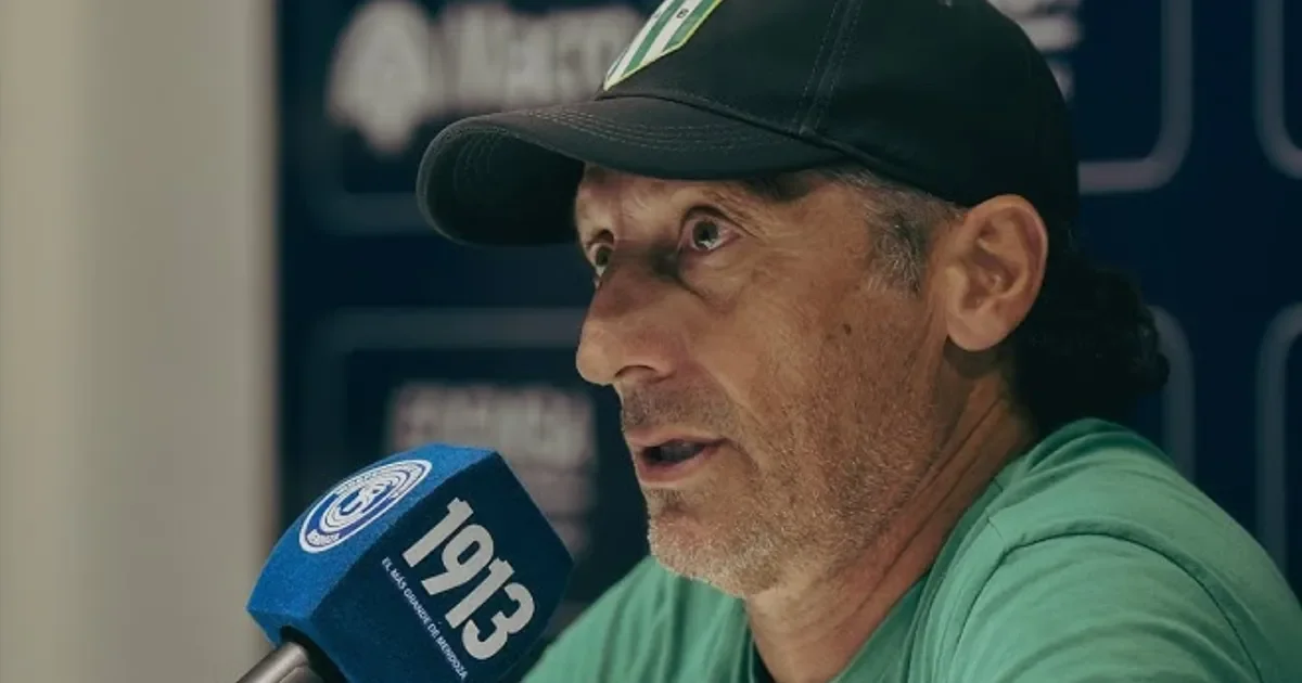 Pedro Troglio defiende su gestión en Banfield tras críticas en conferencia explosiva