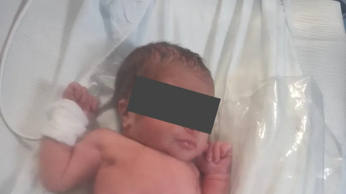 Policía rescata a una beba recién nacida abandonada en un tacho de basura en Ensenada