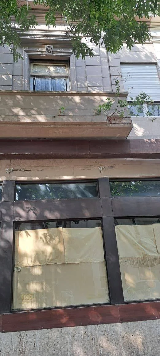 Preocupación entre los vecinos del centro de La Plata por el estado de los balcones antiguos