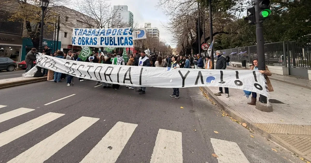 Protesta en calle 7: trabajadores del Ministerio de Infraestructura denuncian persecución laboral